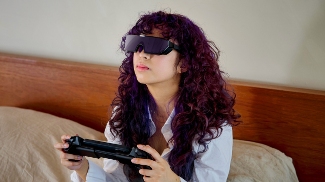 Woman gaming with Sentinel XR Glasses and ELO Vagabond Mobile Gaming Controller